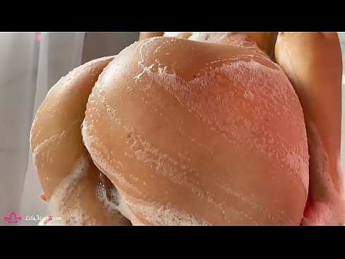 ❤️ Brunette o ipholla litho tsa botona kapa botšehali ho li khotsofatsa Pussy e nang le Vibrator ho ea ho Intense Orgasm in Shower Video ea bootsoa ️❤